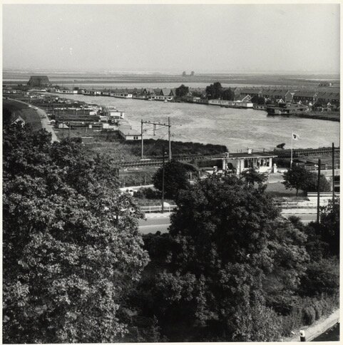 1970 Mooie foto van het Zijkanaal F met het  BP station